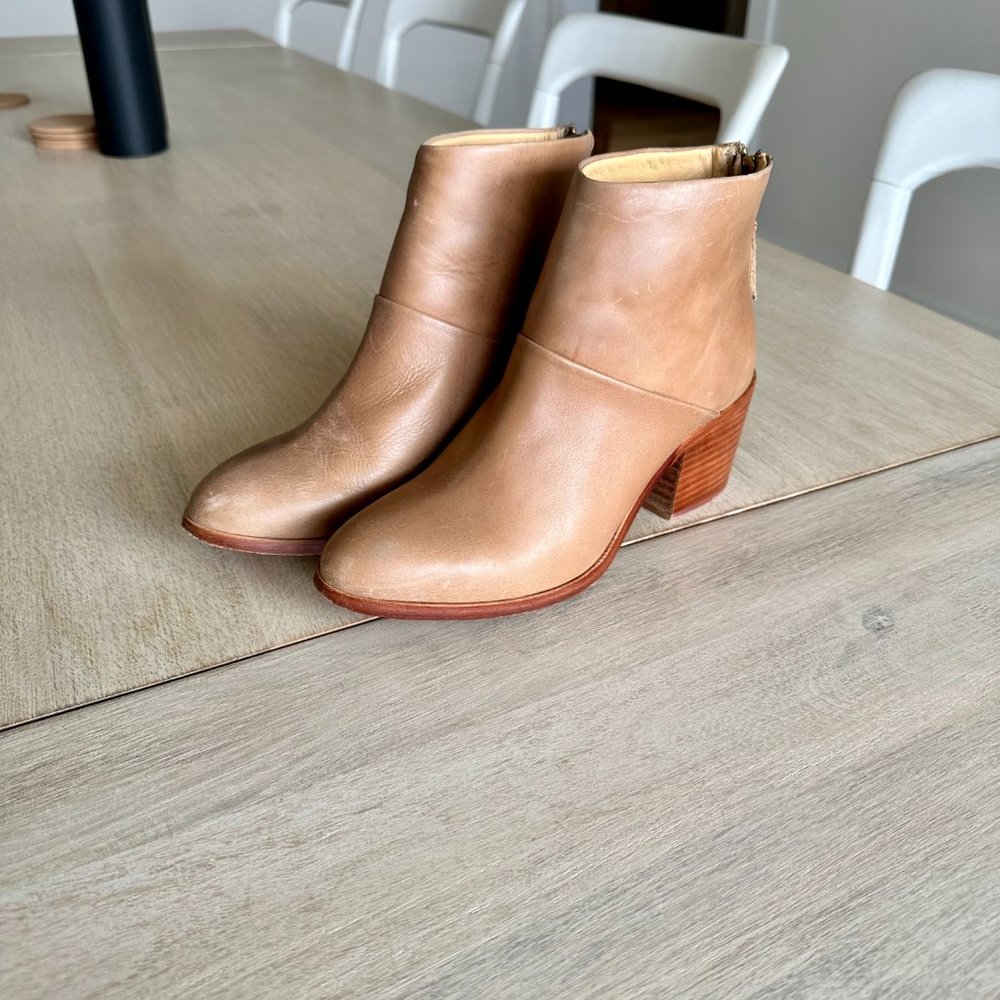 Nisolo Dari Boots